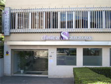 fachada principal clínica sanares